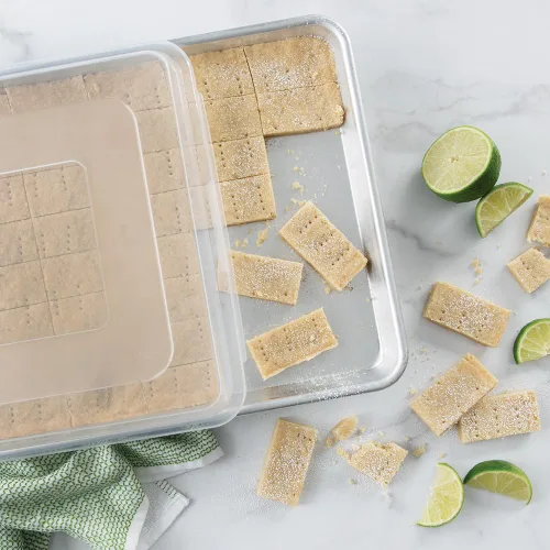 Miniatura 3 de Nordic Ware Naturals - Juego de bandejas para hornear de media hoja - Bandejas para hornear de aluminio de calidad comercial fabricadas en EE. UU.
