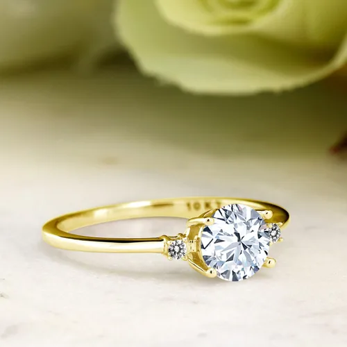 Miniatura 4 de Gem Stone King Anillo solitario de compromiso de oro amarillo de 10 quilates con zafiro blanco y diamantes blancos para mujer