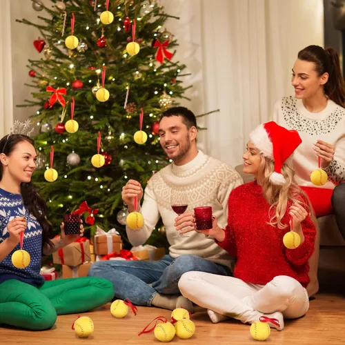 Miniatura 5 de Newwiee 6 piezas de adornos de Navidad de sóftbol a granel decoraciones deportivas para árbol de Navidad, adorno decorativo de béisbol de piel