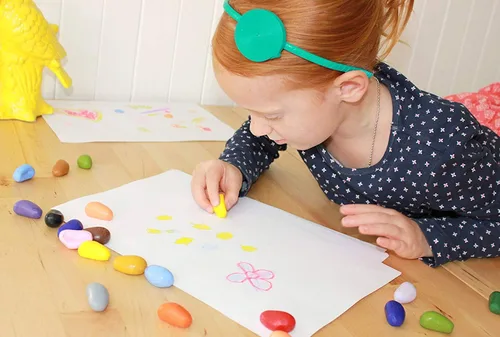 Miniatura 5 de Crayon Rocks Just Rocks in a Box, 8 colores, crayones con agarre de trípode hechos para el desarrollo de la escritura a mano en niños y niños