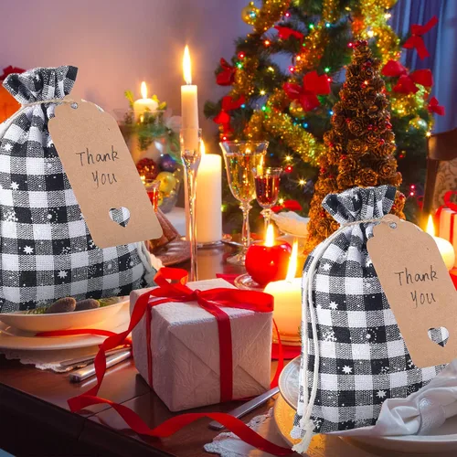 Miniatura 7 de Shappy 24 bolsas de Navidad con cordón, bolsas de arpillera a cuadros de Navidad, bolsas de lino con cuerda de 32.8 pies, 24 tarjetas