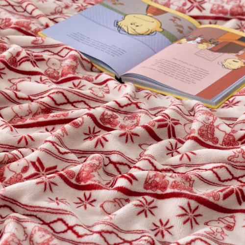 Miniatura 4 de Berkshire Peanuts® VelvetLoft® - Manta de felpa de Snoopy con bonito personaje, acogedora manta Fairisle Crimson Neutral, manta de 55 x 70 pulgadas