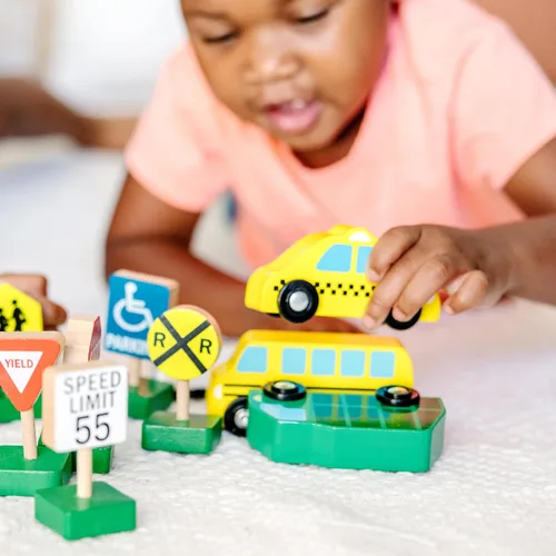 Miniatura 8 de Vehículos y señales de tráfico de madera Melissa & Doug con 6 autos y 9 signos
