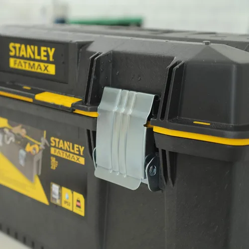 Miniatura 11 de STANLEY FATMAX - Caja de herramientas impermeable de 22.8 in, resistente al agua, gran capacidad de almacenamiento, ranura en V para corte extra