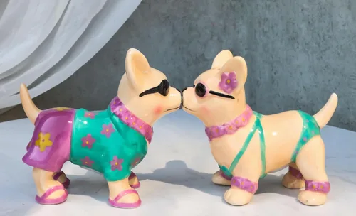 Miniatura 9 de Ebros Gift Vacaciones, playa, luna de miel, amantes de la luna de miel, besos, chihuahua, pareja, perros, con sombrillas, bikini, chanclas, salero
