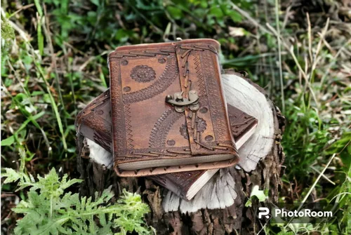Miniatura 2 de Diario encuadernado en cuero en relieve grande de 8 pulgadas hecho a mano con cerradura marrón genuino antiguo diario personal antiguo diario diario