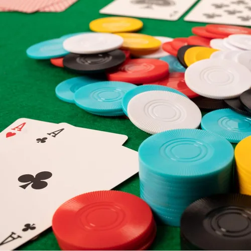Miniatura 4 de Brybelly Juego de 100 fichas de póquer entrelazadas – Fichas de plástico ligeras de 0.1 onzas para Texas Hold Em Poker, juegos de cartas, noche