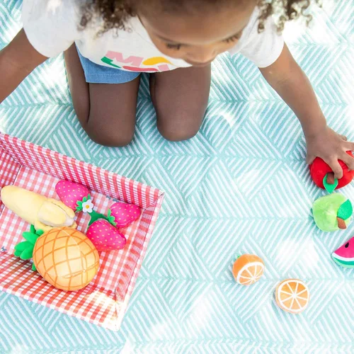 Miniatura 4 de Educational Insights Juego de cesta de frutas de felpa de 12 piezas, comida de juego de simulación, habilidades de aprendizaje temprano, a partir