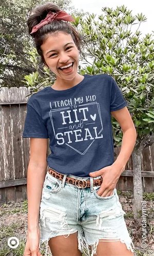 Miniatura 4 de VILOVE Camiseta de béisbol con texto en inglés "I Teach My Kids to Hit and Steal", camiseta de béisbol para mamá, camiseta de béisbol con corazón