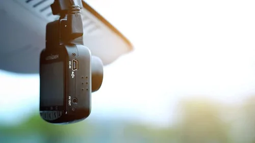 Miniatura 6 de UltraDash Dash Cam, soporte de carga magnética, sensor de imagen nocturna HDR de alta gama, lente gran angular de 6 capas de vidrio F1.8 de 140