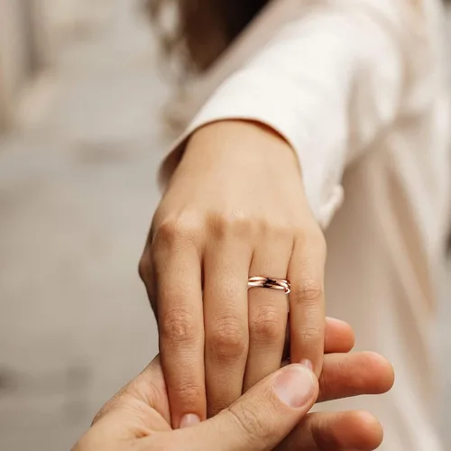 Miniatura 9 de Bestyle Anillos entrelazados para mujeres y niñas, anillos cruzados apilables de acero inoxidable en tono plataorooro rosanegro, anillo de promesa