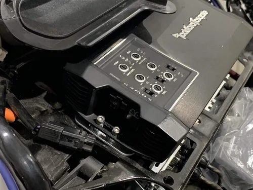 Miniatura 4 de El soporte de amplificador se adapta a modelos de amplificador Harley Davidson para bicicletas de murciélago 2014 actuales. Montaje compatible
