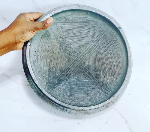 Miniatura 2 de KavGH - Olla de barro con molinillo de madera, Asanka/Apotoyewa, olla de barro africano, tamaño grande, gris, marrón, molienda de especias