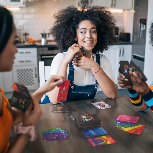 Miniatura 7 de Sweet Bros Games Rainbow Pirates - Divertido juego familiar para niños, adolescentes y adultos, juego de cartas estilo Rummy para 2 a 5 jugadores