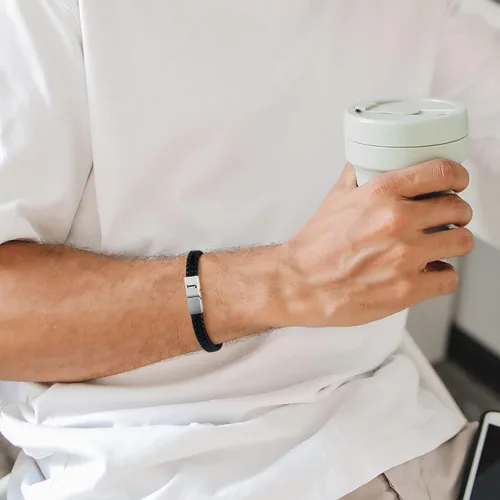 Miniatura 3 de Pulsera de cuero para hombre, regalos de Navidad, cuero de alta calidad, cierre magnético ajustable, pulsera con inicial significativa para hombres