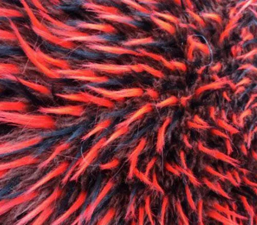 Tela de piel sintética sintética de pelo largo, 3 tonos, marrón, rojo, negro, 60 pulgadas de ancho, vendido por The Yard