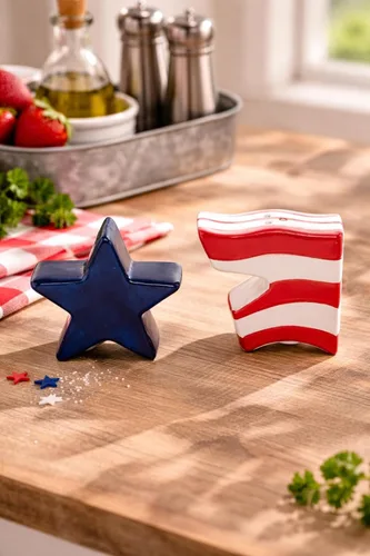 Miniatura 2 de C&F Home Juego de salero y pimentero de cerámica con bandera estadounidense, versátil verano, patriótico, 4 de julio, Estados Unidos, estrellas