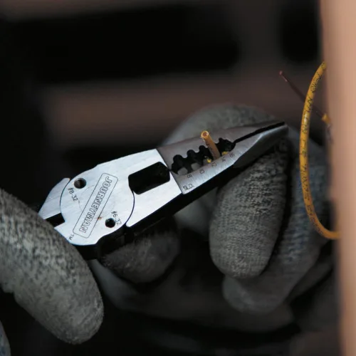 Miniatura 10 de Klein Tools J206-8C Alicates de punta larga multiuso con resorte, fabricados en Estados Unidos, acero forjado con mangos Journeyman de material dual