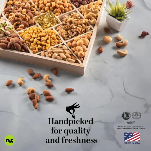 Miniatura 7 de NUT CRAVINGS - Cesta de regalo de nueces mixtas en bandeja de madera de diamante reutilizable + cinta verde (12 surtidos) golosinas para adultos