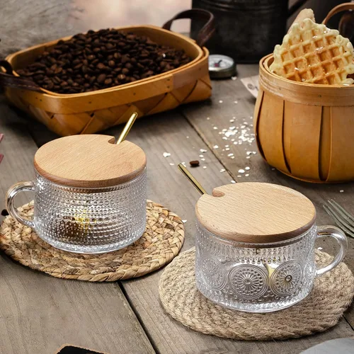 Miniatura 3 de Gezzeny Tazas de Café de Vidrio Vintage con Tapas de Madera de 14 Oz Juego de 2 Tazas de Té en Relieve para Capuchino, Latte, Cereal, Bebidas