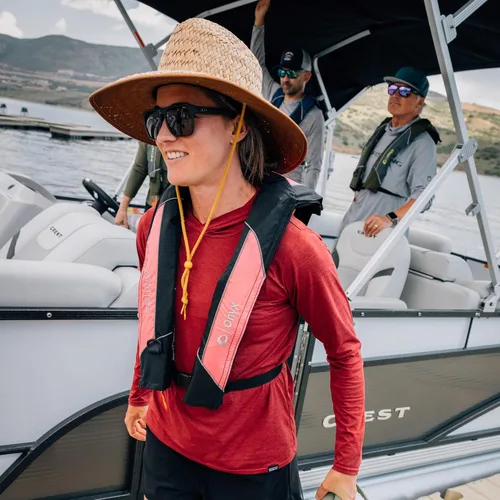 Miniatura 5 de Onyx A/M-24 Automatic/Manual Inflatable Life Jacket, U.S. Coast Guard Approved, Low Profile, Compact Design, Manual Convertible Inflation Option Rosa
