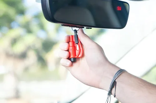 Miniatura 7 de resqme Herramienta de escape de coche con llavero de emergencia original, cortador de cinturón de seguridad 2 en 1 y rompevanas, fabricado