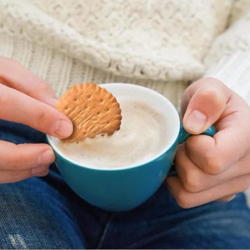 Miniatura 5 de Bahlsen Hit Galletas sándwich rellenas de chocolate (paquete de 12) – Galletas doradas crujientes rellenas de crema de cacao – 12 cajas