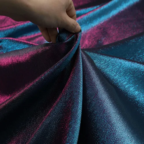 Miniatura 2 de Tela iridiscente de dos tonos con hilo metálico que cambia de color para coser vestido de disfraz (mezcla azul fucsia) 60 pulgadas de ancho, 1 yarda