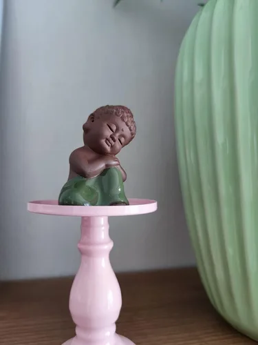 Miniatura 5 de Kingzhuo Pequeña estatua de Buda de cerámica, figura de rulai pacífica, creativas manualidades de bebé, adornos de muñecas, regalo, clásico
