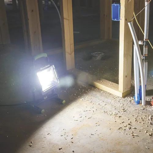 Miniatura 3 de POWERSMITH 10,000 luces de trabajo LED portátiles con carcasa y soporte de metal, lente resistente a impactos y garantía de 5 años (PWLS100H)