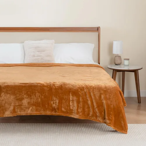 Miniatura 5 de Berkshire Blanket Cobija de terciopelo VelvetLoft® sólida para cama, cobija de cama tamaño King, cobija suave y ligera de felpa para cama y sofá