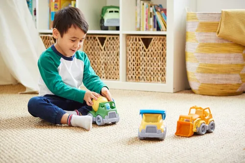 Miniatura 3 de Green Toys Vehículo de construcción incluye cuchara, volquete, mezclador, 1 personaje, paquete de 3 - 4C