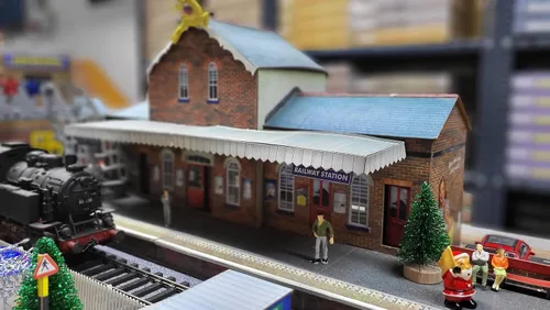Miniatura 5 de The CityBuilder Kit de fabricación de modelos de cartón para estación de ferrocarril - O Scale Model Railroad Building
