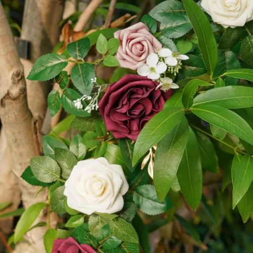 Miniatura 7 de PONATIA Guirnalda de Rosas Artificiales de Color Borgoña de 5 Pies Hecha a Mano, Flores Rosa Empolvado para Ceremonia de Boda, Guirnaldas de Telón