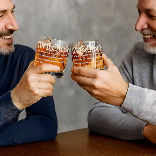 Miniatura 5 de Set de decantador de whisky para hombres, juego de decantador We The People con vasos, decantador grabado con bandera americana para regalos