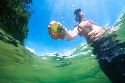 Miniatura 7 de Waboba Original Water Bouncing Ball - Perfect Toy for Beach and Water Games - Skips on Water - Invented in Sweden Zigzag