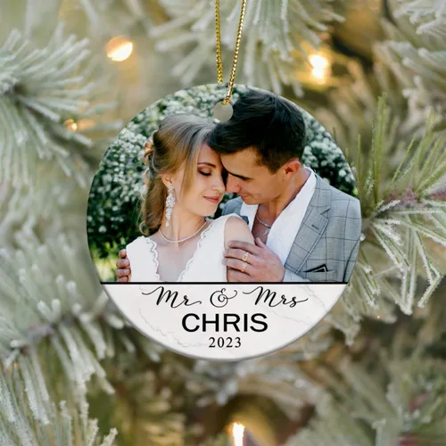 Miniatura 3 de Adorno de cerámica personalizable con texto en inglés «Our First Christmas Together As Mr and Mrs 2024», adorno personalizado para parejas recién