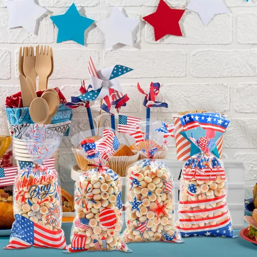 Miniatura 7 de 160 piezas de 4 estilos de bolsas de regalo de celofán para el 4 de julio con lazos de torsión, diseños de bandera patriótica de EE. UU., estrellas