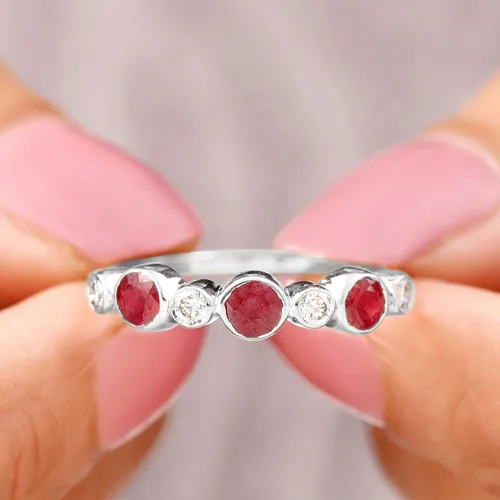Miniatura 2 de Piedra natal de julio, juego de bisel certificado Ruby Alternate Half Eternity Band con moissanita