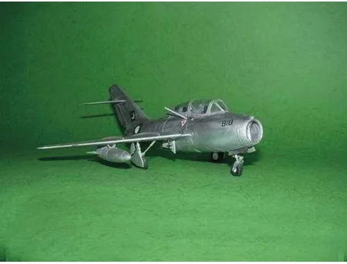 Miniatura 2 de Trumpeter Mikoyan-Gurevich MiG-15 Kit de modelo enano UTI