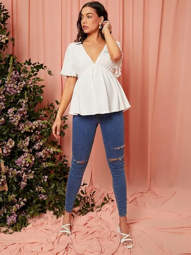 Miniatura 3 de OYOANGLE Blusa de maternidad con cuello en V profundo, manga corta, dobladillo con volantes, peplum