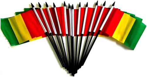 Miniatura 124 de Paquete de 12 banderas de escritorio de oficina en miniatura de poliéster internacional de 4 x 6 pulgadas, 1 docena de banderas pequeñas de 4 x 6