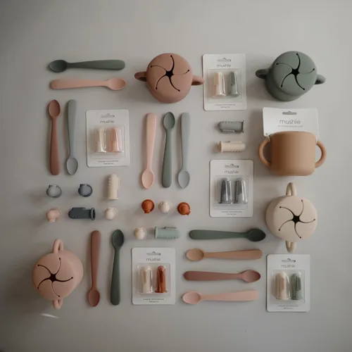 Miniatura 6 de mushie - Taza para merienda de silicón, contenedor de alimentos a prueba de derrames para niños pequeños y bebés (arena movediza)