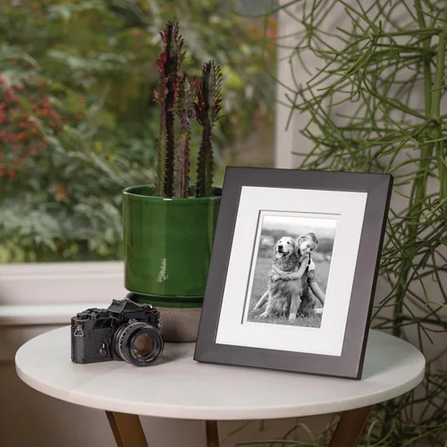 Miniatura 5 de Gallery Solutions - Marco de fotos negro plano de 8 x 10 pulgadas - Soporte de mesa o pared - Para fotos de 5 x 7 pulgadas con doble paspartú blanco