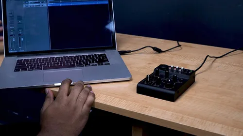 Miniatura 8 de Rockville RockMix Mezclador Pro de 5 canales con interfaz USB, Bluetooth, eco, ecualizador de 2 bandas, diseño compacto, portátil, para podcasting