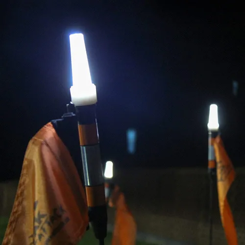 Miniatura 4 de YakAttack VISIPole II con bandera, luz y MightyMount Sistema de visibilidad de kayak con base flotante y luz LED de 360° Impermeable hasta 1000