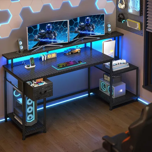 Escritorio negro para juegos con luces RGB y 3 tomas de corriente alterna, escritorio de computadora de oficina con soporte de monitor de 55