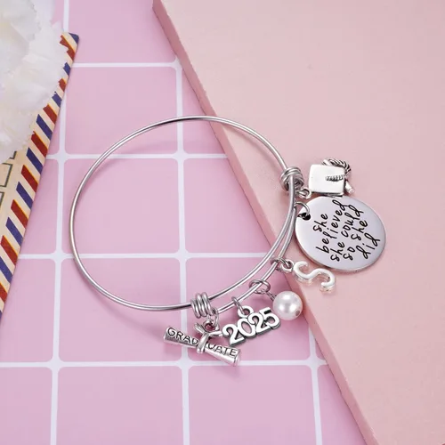 Miniatura 3 de Ukodnus Regalo de graduación de clase 2024 – Pulsera de graduado de último año 2024 – Regalos de graduación inspiradores para ella – 26 pulseras