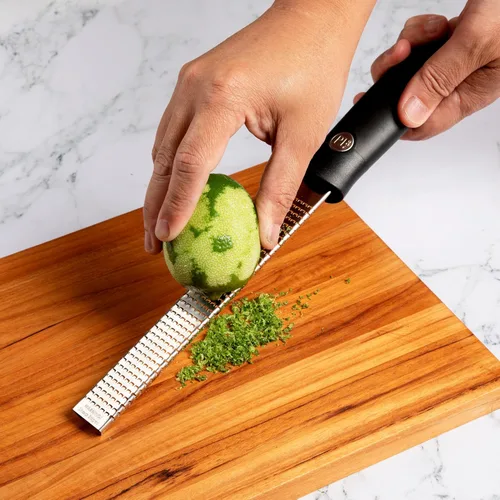 Miniatura 7 de PL8 Rallador y rallador de acero inoxidable de alta calidad para cítricos, ajo, jengibre, chocolate y queso duro, mango de agarre cómodo, apto