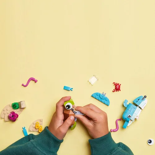 Miniatura 3 de LEGO Creator 31128 - Juguetes 3 en 1 de delfines y tortugas para niños, se transforma en caballito de mar y caracol de mar o en peces y cangrejos